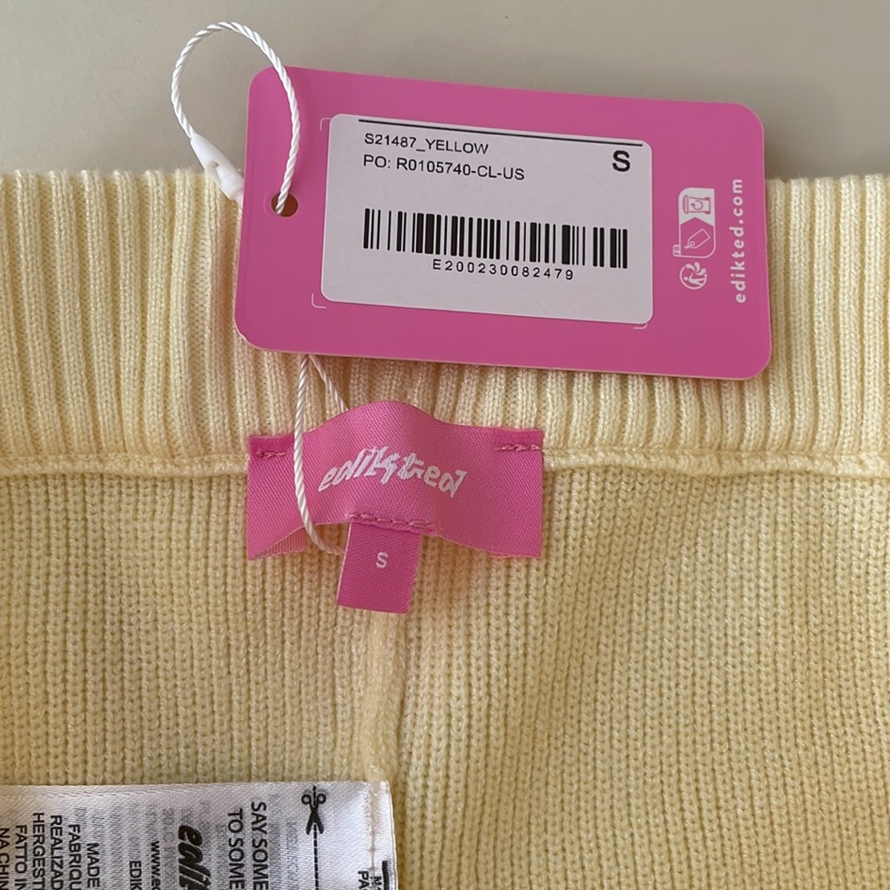 Edikted Lorie Mid Rise Ribbed Knit Shorts - Picture 4 of 6